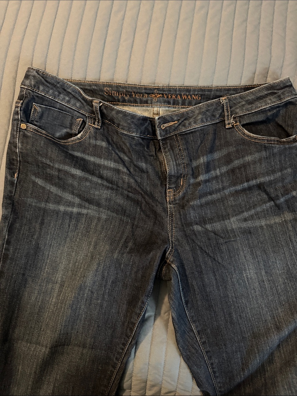 Vera Wang some s roll cuff capri’s